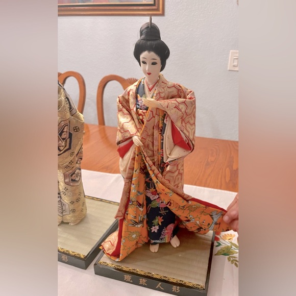 Japanese Gaisha & Male Dolls in Kimonos, Authentic. 18” with base. - Picture 9 of 15